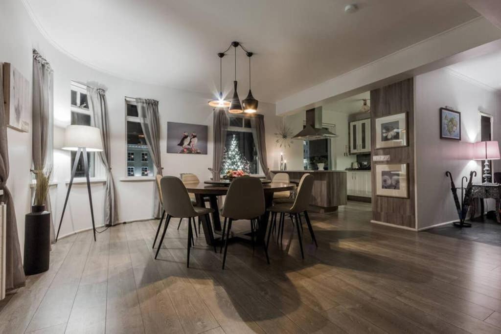 Superb Central Location, No Car Needed - Spacious Акурейрі Екстер'єр фото