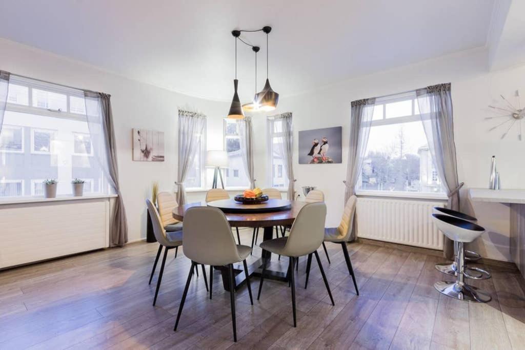 Superb Central Location, No Car Needed - Spacious Акурейрі Екстер'єр фото