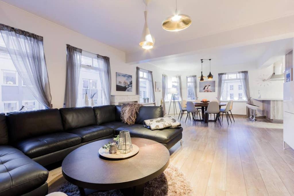 Superb Central Location, No Car Needed - Spacious Акурейрі Екстер'єр фото